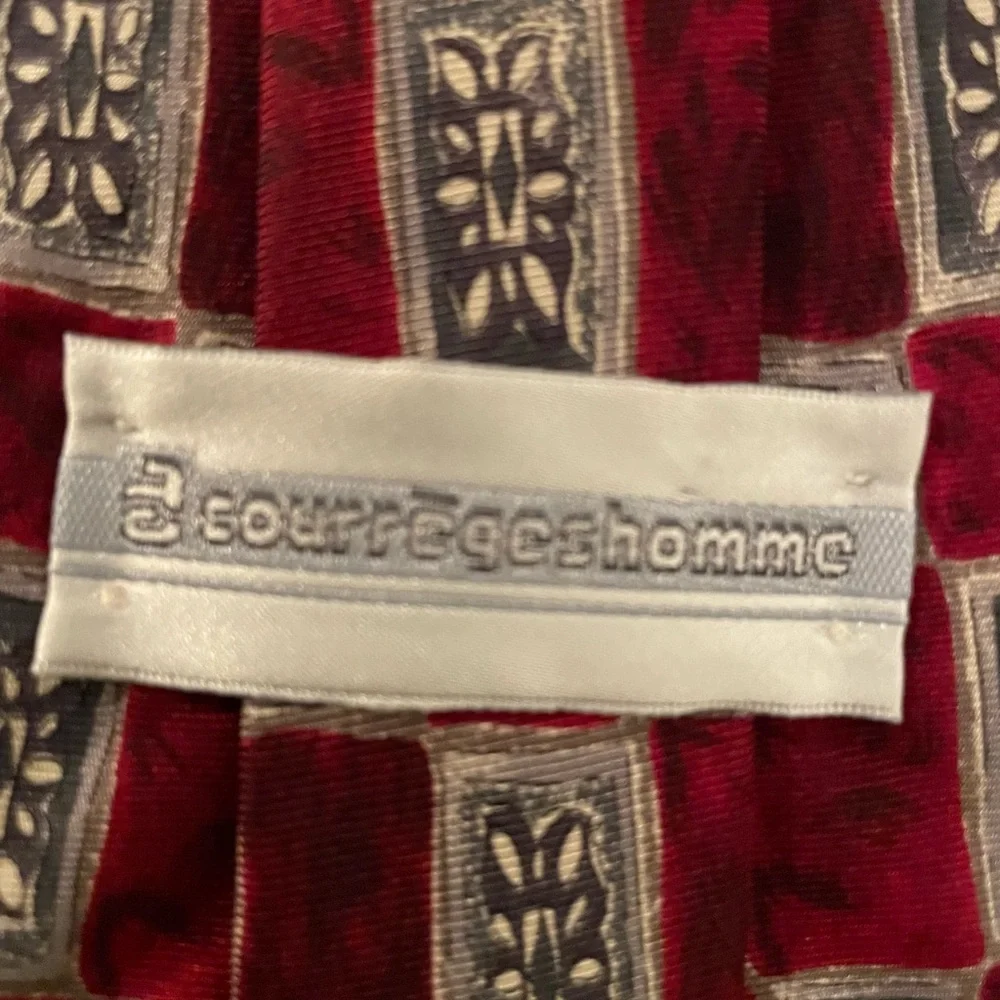 😎 Courreqci red patterned 100% silk neck tie made in USA